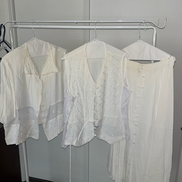 Laura II 3-Piece Set - Picture 3 of 4